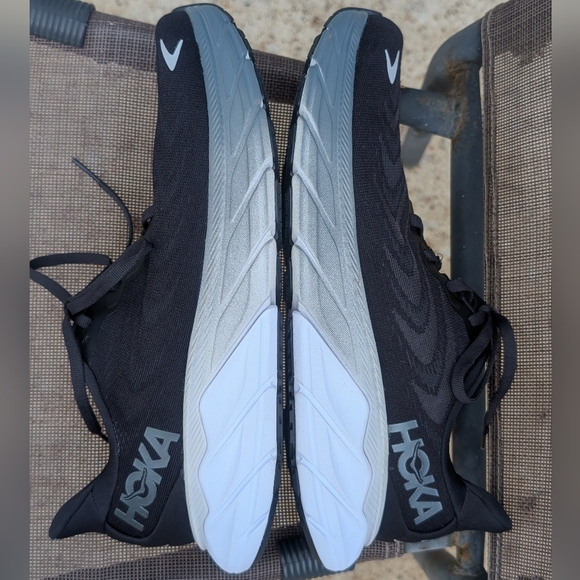 HOKA Arahi 6 Men\'s Size 8D.  Like New Condition. main image 10